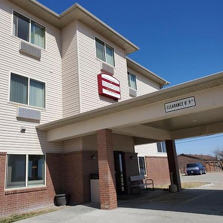 The Edgewood Hotel And Suites Fairbury Buitenkant foto