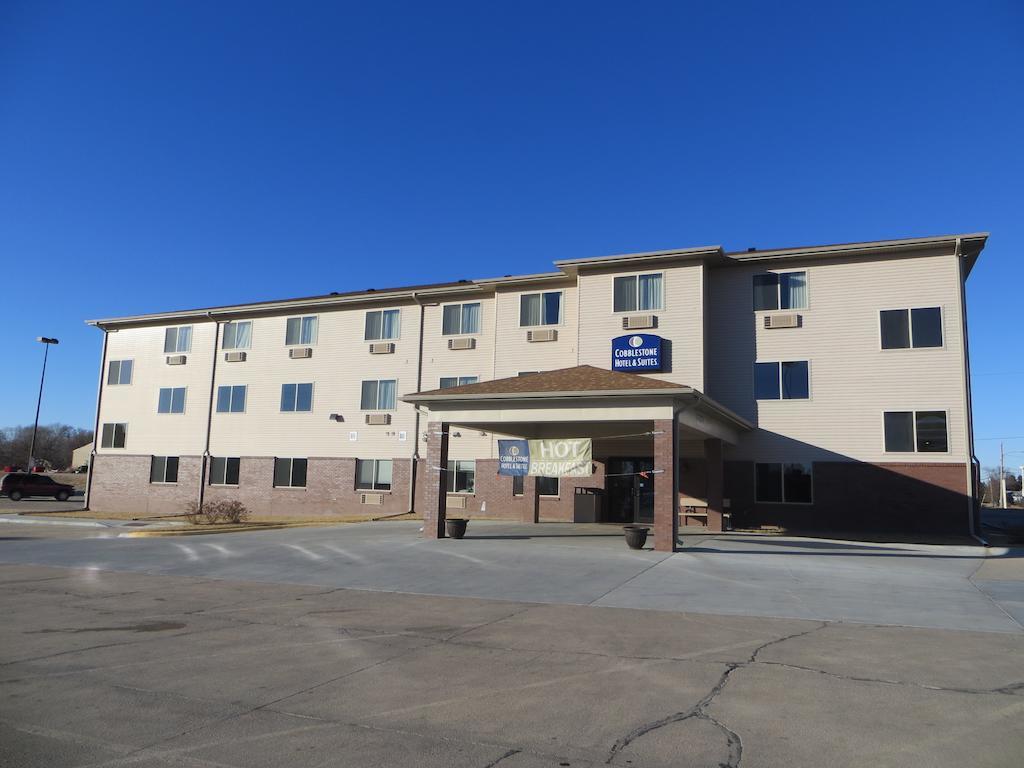 The Edgewood Hotel And Suites Fairbury Buitenkant foto