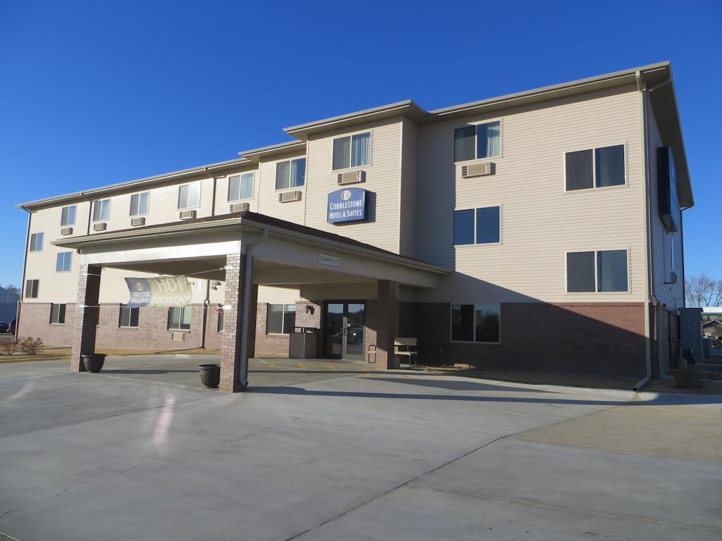 The Edgewood Hotel And Suites Fairbury Buitenkant foto