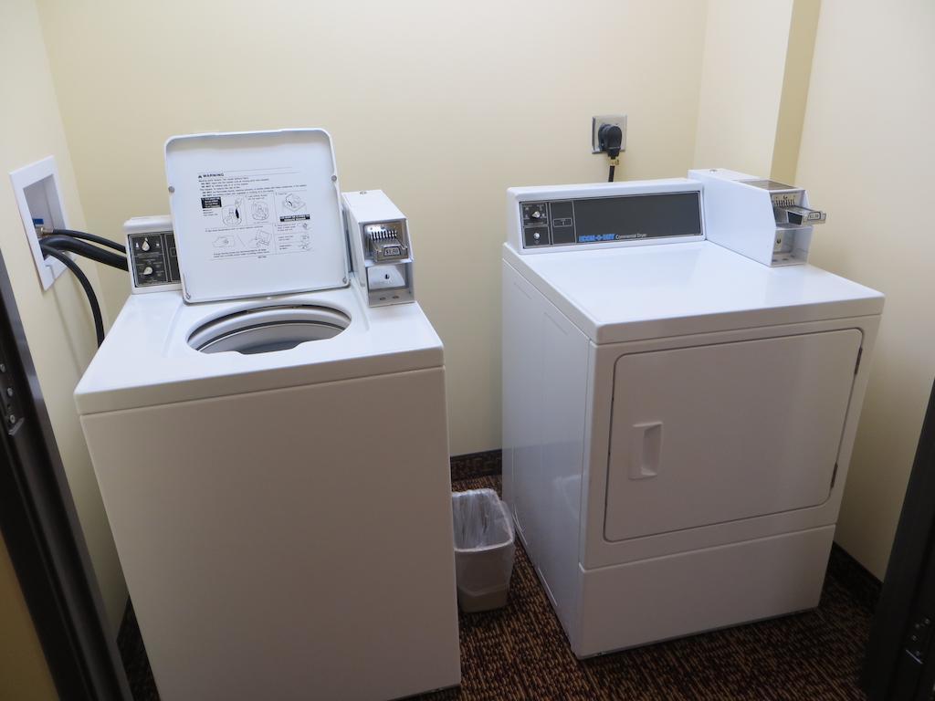 The Edgewood Hotel And Suites Fairbury Buitenkant foto