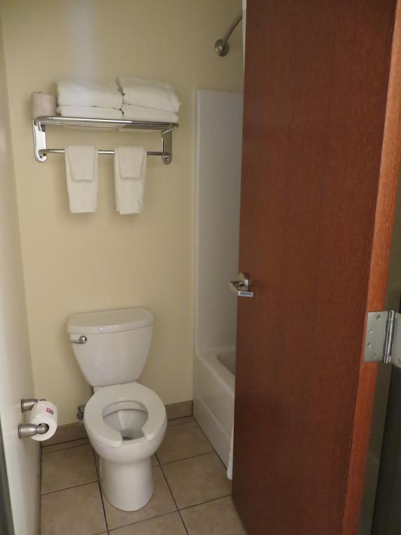 The Edgewood Hotel And Suites Fairbury Buitenkant foto