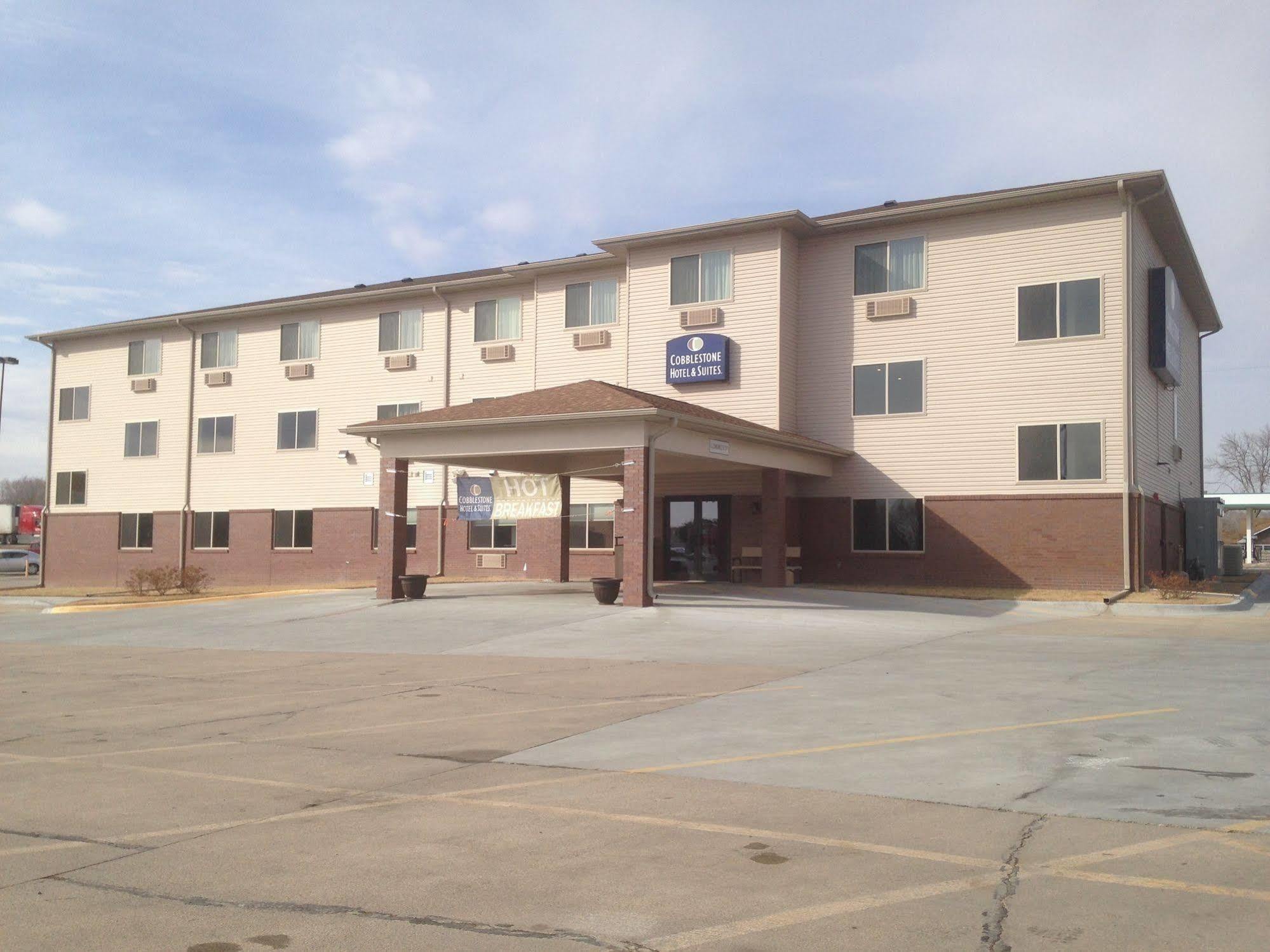 The Edgewood Hotel And Suites Fairbury Buitenkant foto