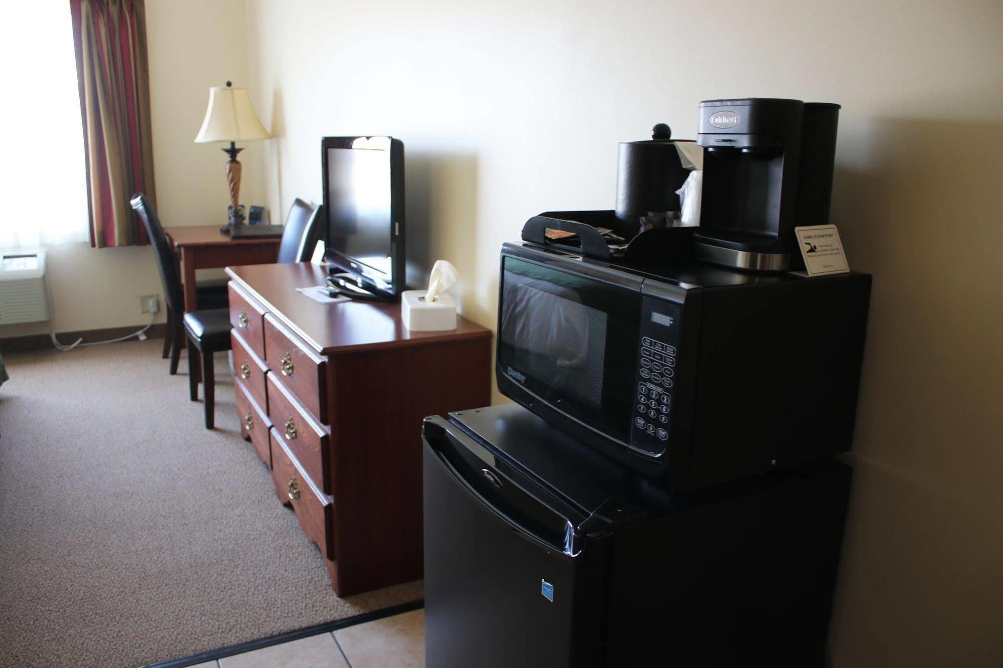 The Edgewood Hotel And Suites Fairbury Buitenkant foto