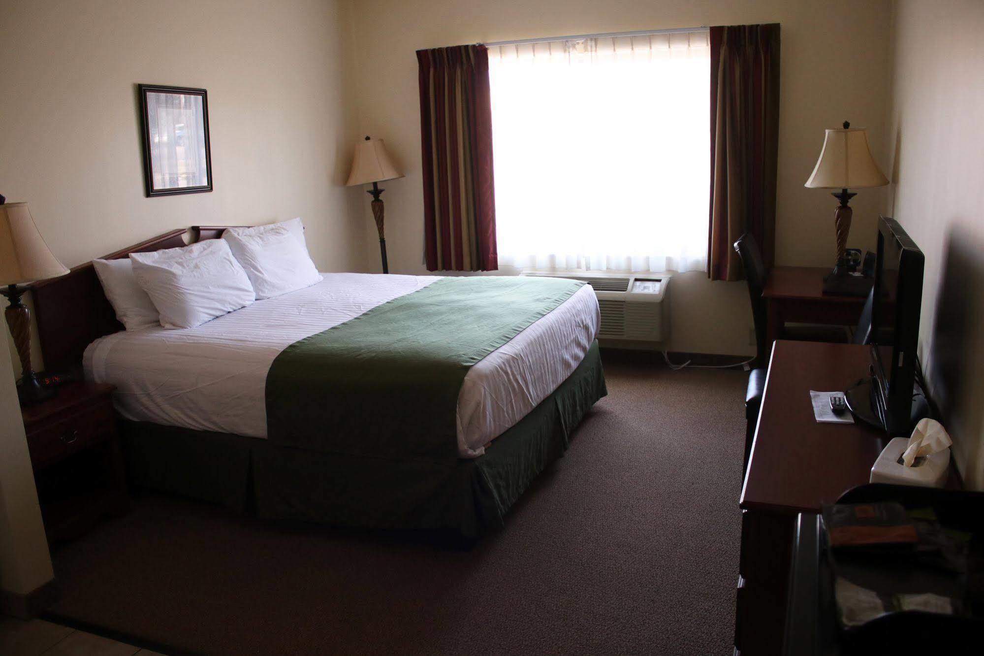 The Edgewood Hotel And Suites Fairbury Buitenkant foto
