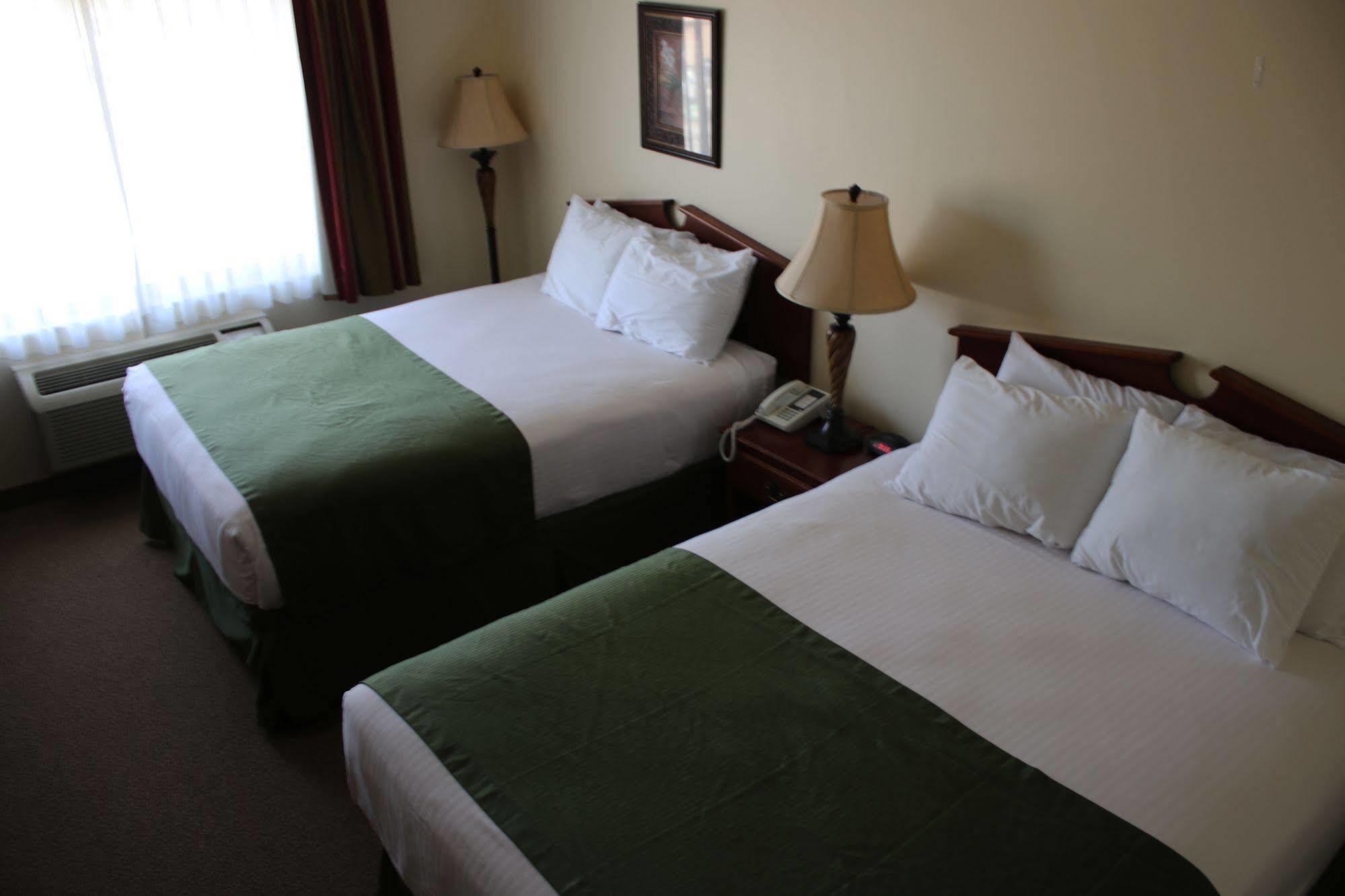 The Edgewood Hotel And Suites Fairbury Buitenkant foto