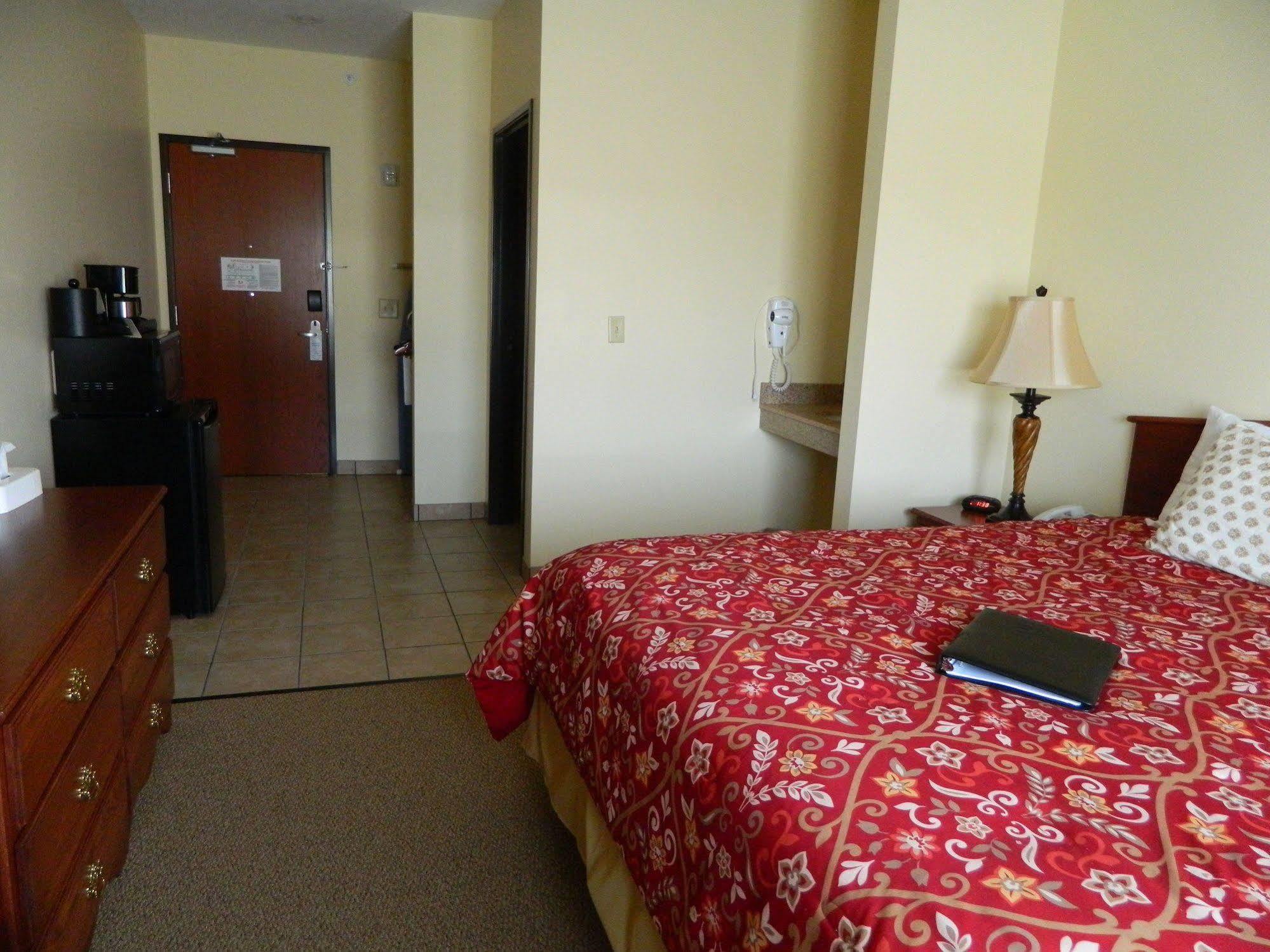 The Edgewood Hotel And Suites Fairbury Buitenkant foto