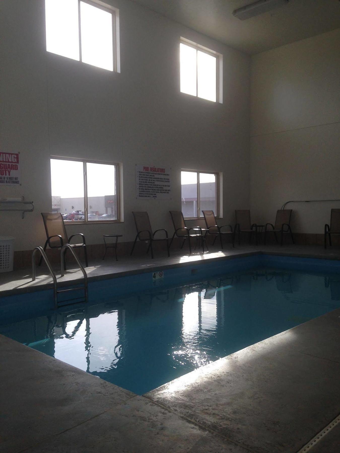 The Edgewood Hotel And Suites Fairbury Buitenkant foto