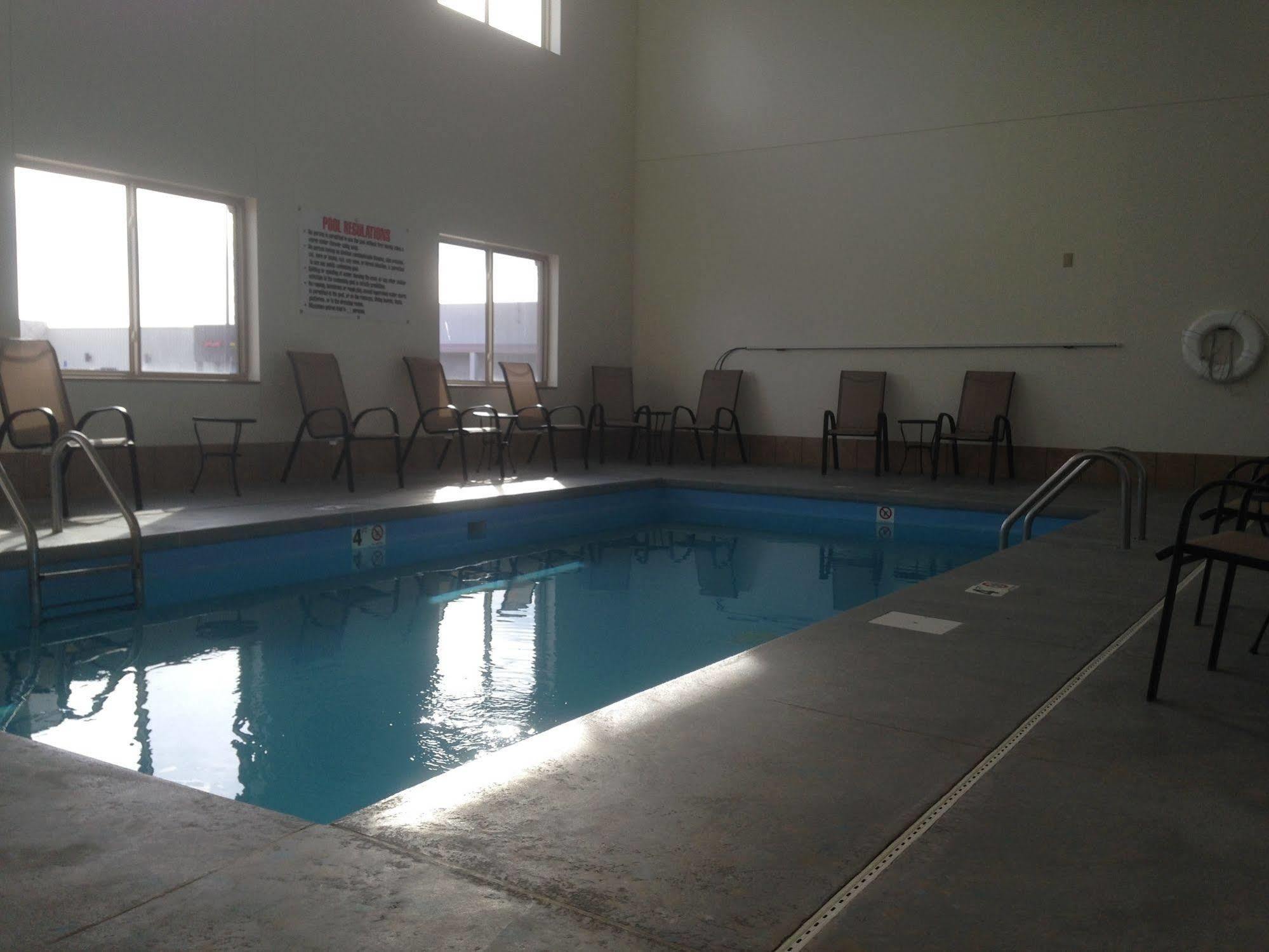 The Edgewood Hotel And Suites Fairbury Buitenkant foto