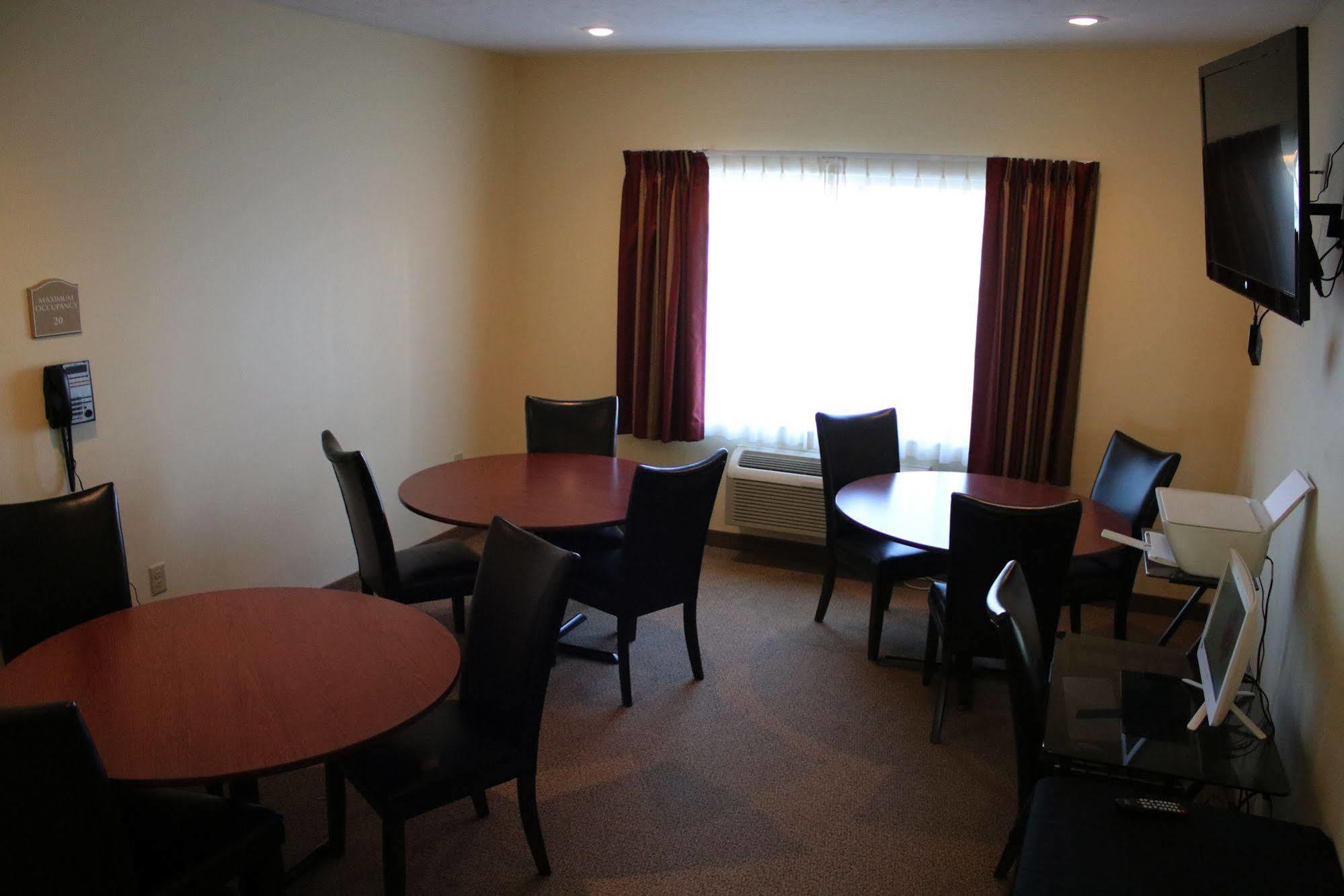 The Edgewood Hotel And Suites Fairbury Buitenkant foto