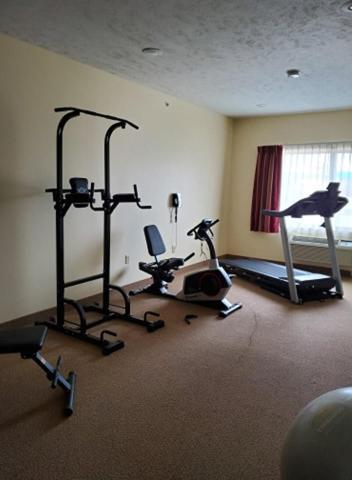 The Edgewood Hotel And Suites Fairbury Buitenkant foto