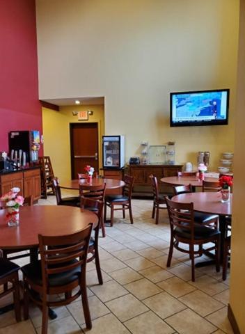The Edgewood Hotel And Suites Fairbury Buitenkant foto